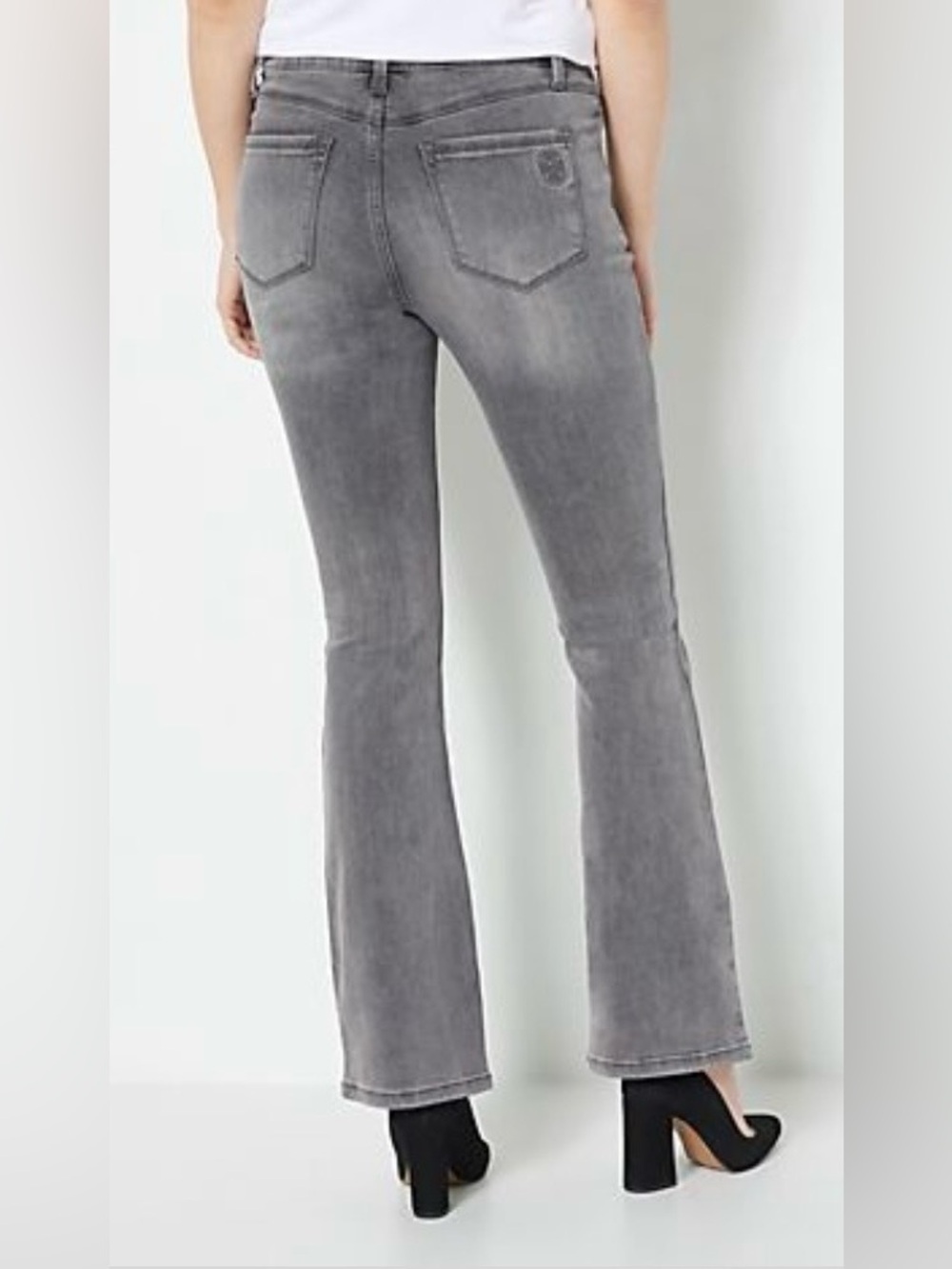 Laurie Felt Gray Flared Jeans - Silky Bootcut
NWT - Picture 5 of 5